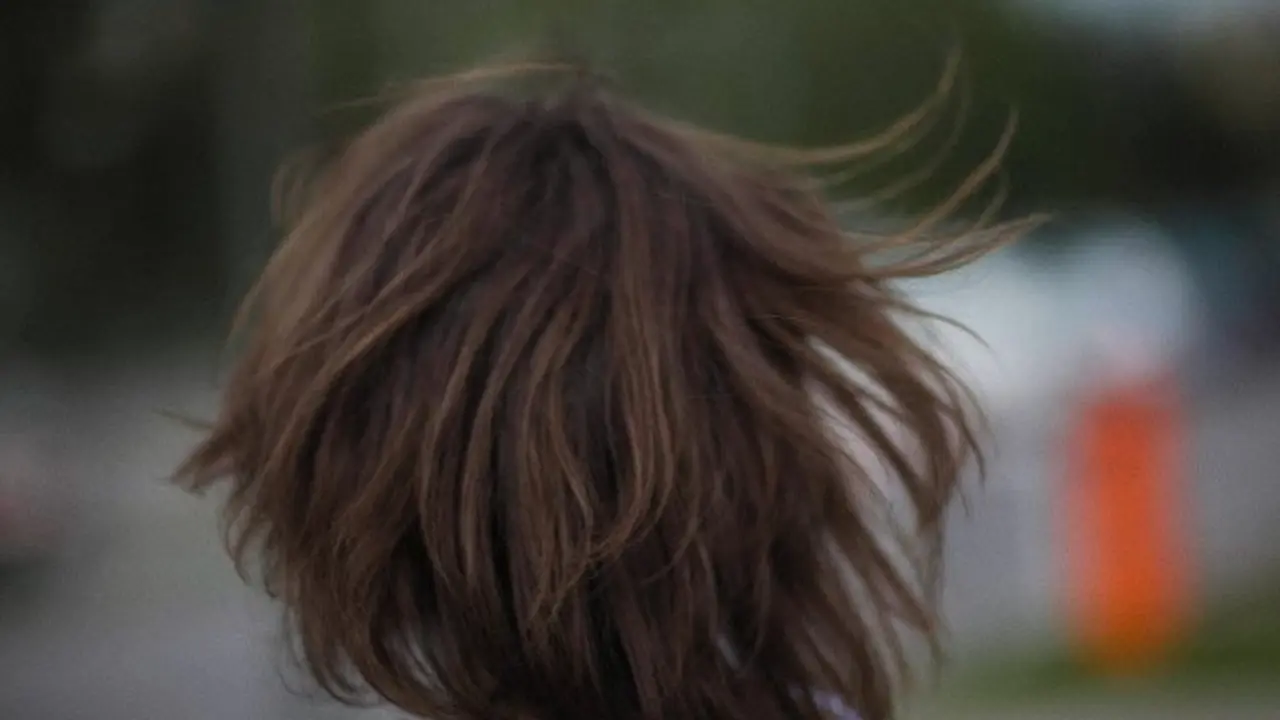 Ilustrasi Model Rambut Shaggy Pendek (Credit: Alexey Demidov/Unsplash)