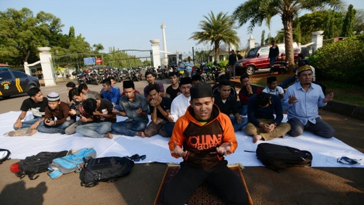 Masyarakat Riau gelar salat minta hujan di depan Istana Negara