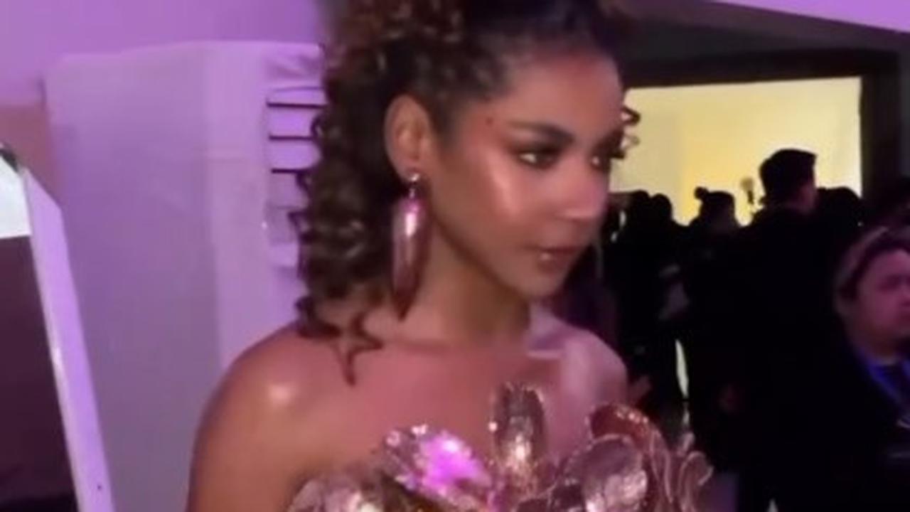 7 Potret Zsa Zsa Utari Jadi Model di JFW, Banjir Pujian - Disebut Catwalknya Setara dengan Miss Universe