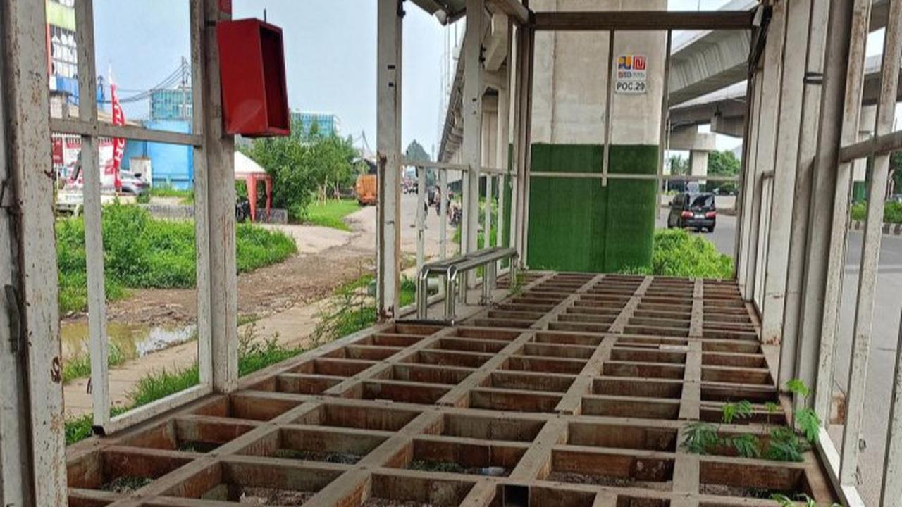 Lama Mangkrak, Besi Halte Trans-J di Jalan Bekasi-Cakung Hilang Dicuri