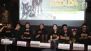 Aktor Raffi Ahmad bersama Cut Meyriska dan Bastian Stell saat peluncuran trailer dan poster film Kesempatan Keduda di Jakarta, Senin (10/9). Film Kesempatan Keduda akan dirilis pada 11 Oktober 2018. (Liputan6.com/Herman Zakharia)