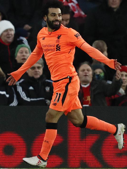 5. Mohamed Salah (Adidas X 17+) - Menggunakan sepatu ringan dari Adidas menghasilkan satu gol dan satu assist  yang membawa Liverpool kembali meraih kemenangan di Premier League. (AFP/Adrian Dennis)