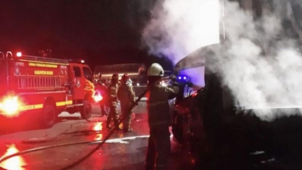 Daftar Kendaraan yang Terlibat Kecelakaan di Gerbang Tol Ciawi, Ada yang sudah Tak Berbentuk dan Terbakar