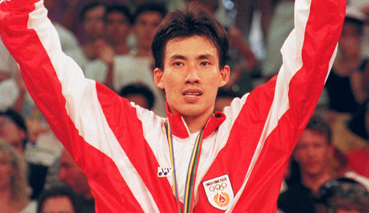 Pebulutangkis tunggal putra, Alan Budi Kusuma berhasil meraih medali emas di Olimpiade Barcelona tahun 1992. Uniknya, dipartai final dirinya bertarung melawan rekan sesama Indonesia yaitu Ardy Wiranata. (Foto: AFP/Alberto Martin)