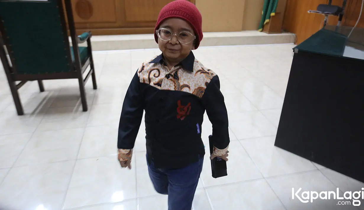 <p>Sidang cerai rumah tangga Daus Mini dan Shelvie Hana kembali digelar di Pengadilan Agama Depok, Jawa Barat, Selasa (28/2/2023). Pihak penggugat maupun tergugat sama-sama hadir dalam sidang dengan agenda mediasi tersebut. Berikut beberapa potretnya. [Foto: Kapanlagi/Budy Santoso]</p>