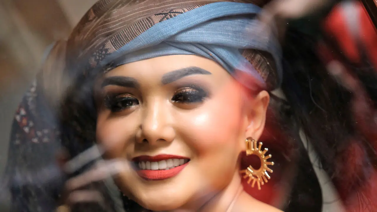 [Bintang] Yuni Shara Ulos