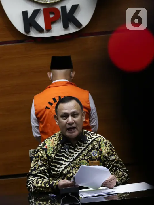 Ketua KPK, Firli Bahuri saat rilis penetapan dan penahanan tersangka suap dan gratifikasi pengadaan barang dan jasa di Kab Hulu Sungai Utara (HSU) 2021-2022, Gedung KPK, Jakarta, Kamis (18/11/2021). KPK menahan Bupati HSU, Abdul Wahid sebagai tersangka. (Liputan6.com/Helmi Fithriansyah)