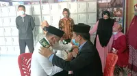 Ismail Suratinoyo saat melangsungkan pernikahan di dalam Lapas Kelas IIA Gorontalo (Arfandi Ibrahim/Liputan6.com)