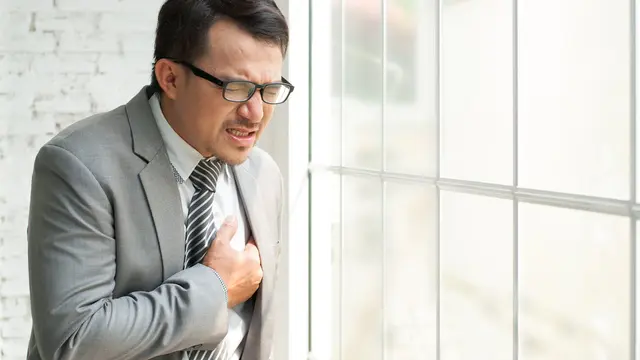 Anda Merasakan Nyeri Dada? Hati-hati 4 Penyakit Ini (eggeegg/Shutterstock)