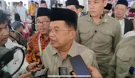 Wakil Presiden (Wapres) ke-10 dan 12 Jusuf Kalla (JK) disela acara Ijtima Ulama Komisi Fatwa se-Indonesia, Sungailiat, Bangka, Provinsi Bangka Belitung, Rabu (29/5/2024). (Foto: Liputan6.com/Delvira Hutabarat).