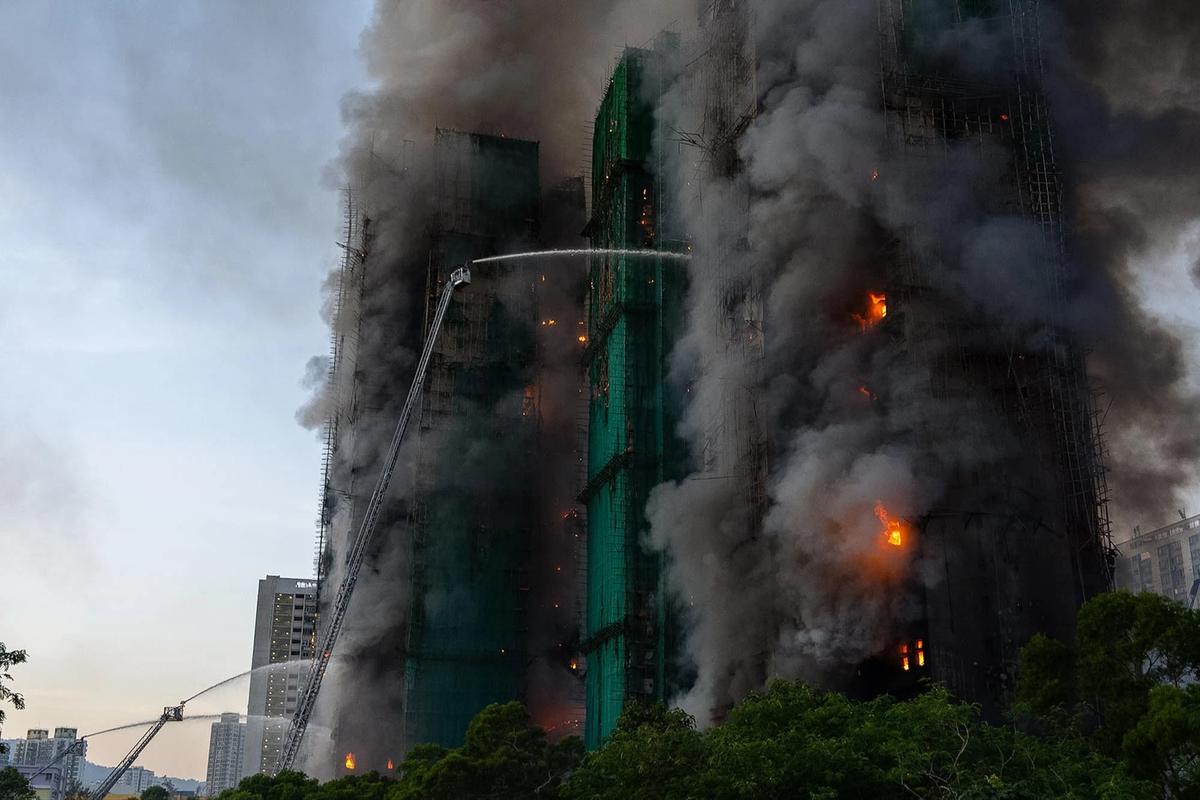 FOTO: Mengerikan! Kebakaran Hebat di Hong Kong Tewaskan 13 Warga dan Lukai Belasan Lainnya