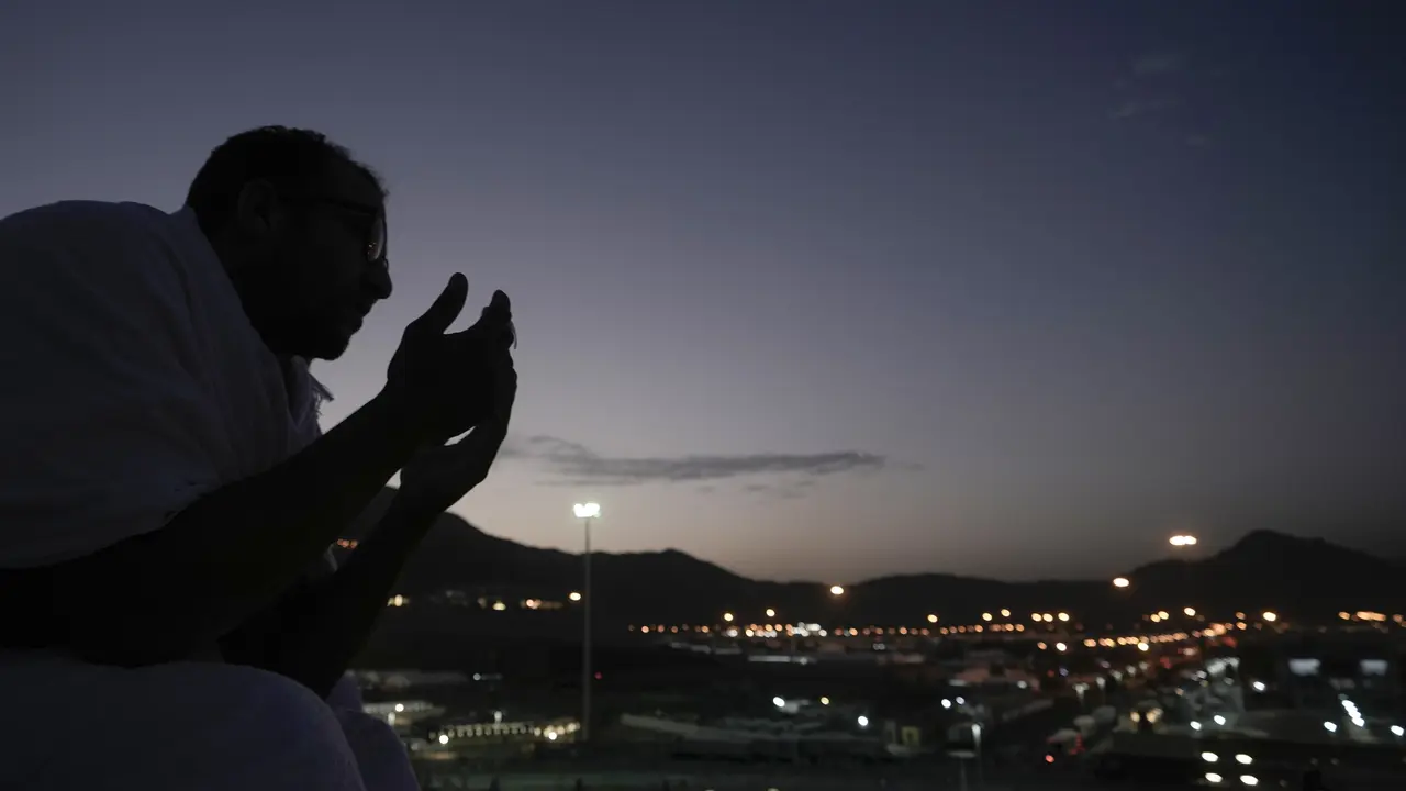 jemaah haji panjatkan doa di Jabal Rahmah