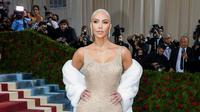 Desainer gaun ikonis Marilyn Monroe Bob Mackie menyebut keputusan Kim Kardashian mengenakan gaunnya adalah “kesalahan besar”. (Instagram/kimkardashian).