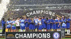 Pemain Chelsea merayakan kemenangan usai mengalahkan AC Milan dengan skor 3-0 dalam laga Indonesia Super Cup 2026 di Stadion Utama Gelora Bung Karno (SUGBK), Jakarta, Sabtu (8/8/2026). João Pedro mencetak dua gol, sedangkan satu gol Chelsea lainnya disumbangkan Moisés Caicedo. Chelsea memastikan gelar juara Indonesia Super Cup 2026 setelah tampil dominan sepanjang pertandingan. (KLY/Budy Santoso)