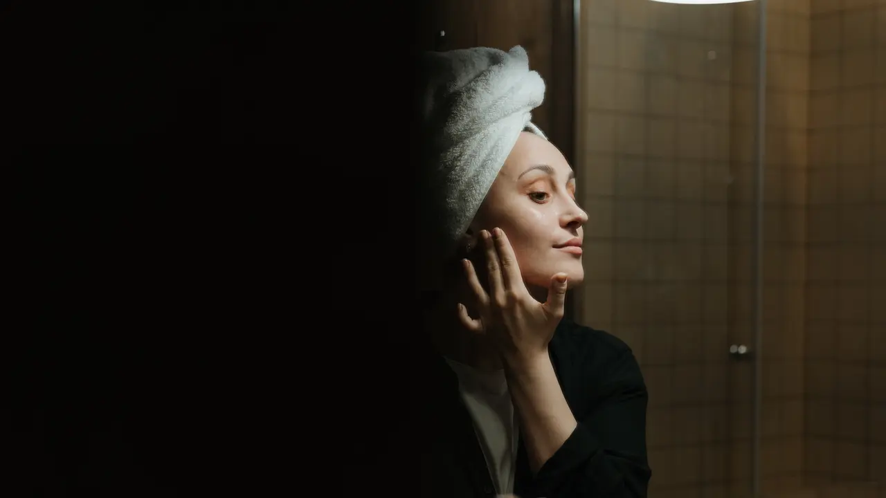5 Kesalahan Menggunakan Skincare di Usia 40-an yang Harus Dihentikan