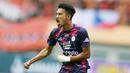 Pemain Rans Nusantara FC, Alfin Tuasalamony melakukan selebrasi usai mencetak gol ke gawang Persija Jakarta pada laga persahabatan antara Persija Jakarta menghadapi Rans Nusantara FC di Stadion Wibawa Mukti, Cikarang, Sabtu (16/7/2022). (Bola.com/M Iqbal Ichsan)