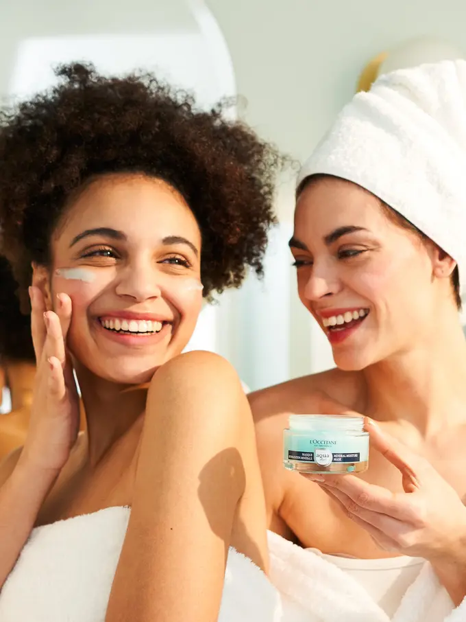 Penuhi Kebutuhan Hidrasi Kulit di Malam Hari dengan Masker Kaya Mineral