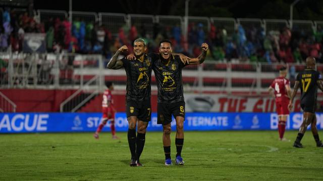 Ciro Alves dan Igor Inocencio saat Malut United menjamu Persijap Jepara dalam laga pekan ke-21 BRI Super League 2025/2026 di Stadion Gelora Kie Raha, Ternate, Jumat (13/2/2026). (Dok. Malut United).