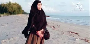 Mantap berhijrah, Cinta Penelope mulai menghapus 21 tato yang pernah terlukis di tubuhnya.