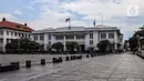 Suasana sepi di area Museum Fatahillah, Jakarta, Jumat (3/4/2020). Pemprov DKI Jakarta memperpanjang penutupan sementara 26 tempat wisata hingga 12 April mendatang sebagai bentuk pencegahan penyebaran virus corona COVID-19. (Liputan6.com/Faizal Fanani)