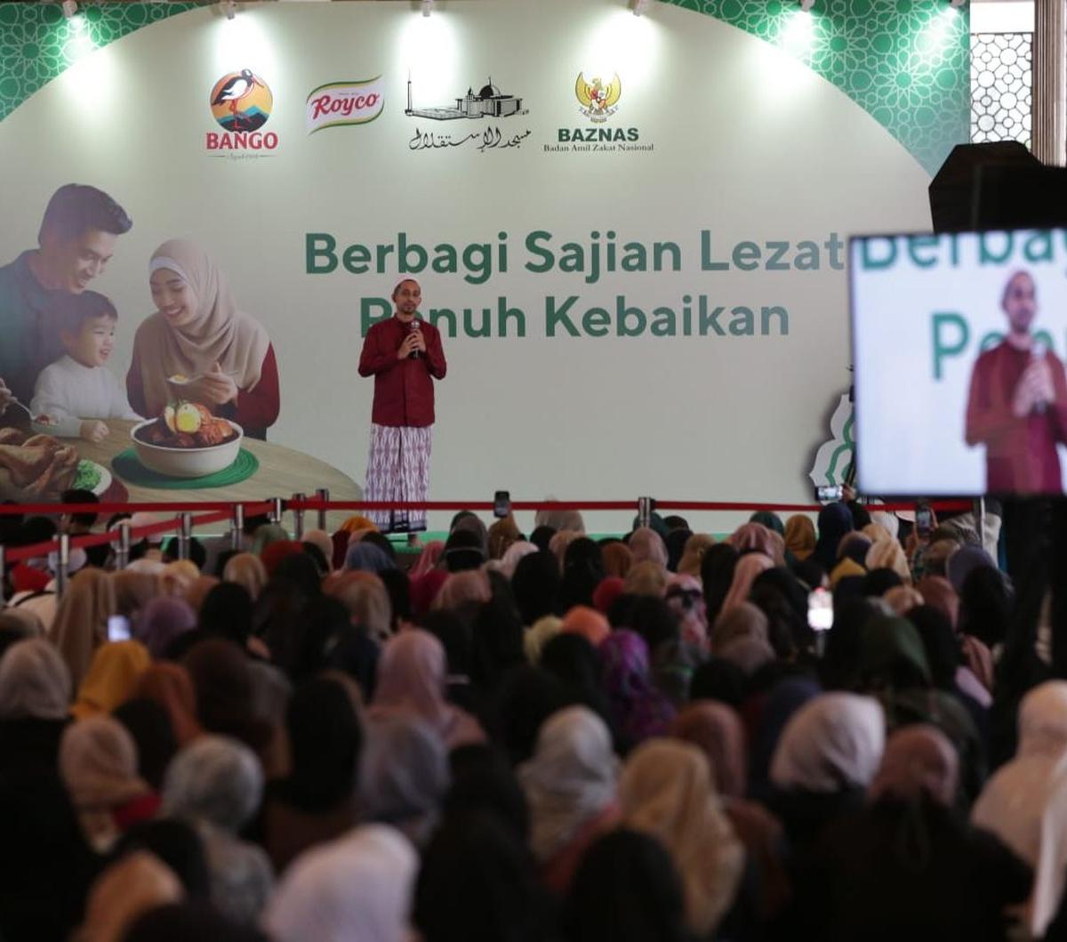 Pendakwah&nbsp;Habib Husein bin Ja'far Al Hadar menyampaikan tausyiah pada acara Buka Puasa Akbar di Masjid Istiqlal, Jakarta, Jumat (15/3/2024). Unilever Indonesia bersama Badan Amil Zakat Nasional (Baznas) berbagi keberkahan di bulan suci Ramadan dengan