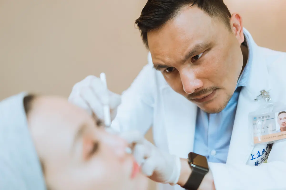 Tren estetika atau kecantikan makin berkembang. Kini ada filler yang juga mampu menstimulus kolagen.