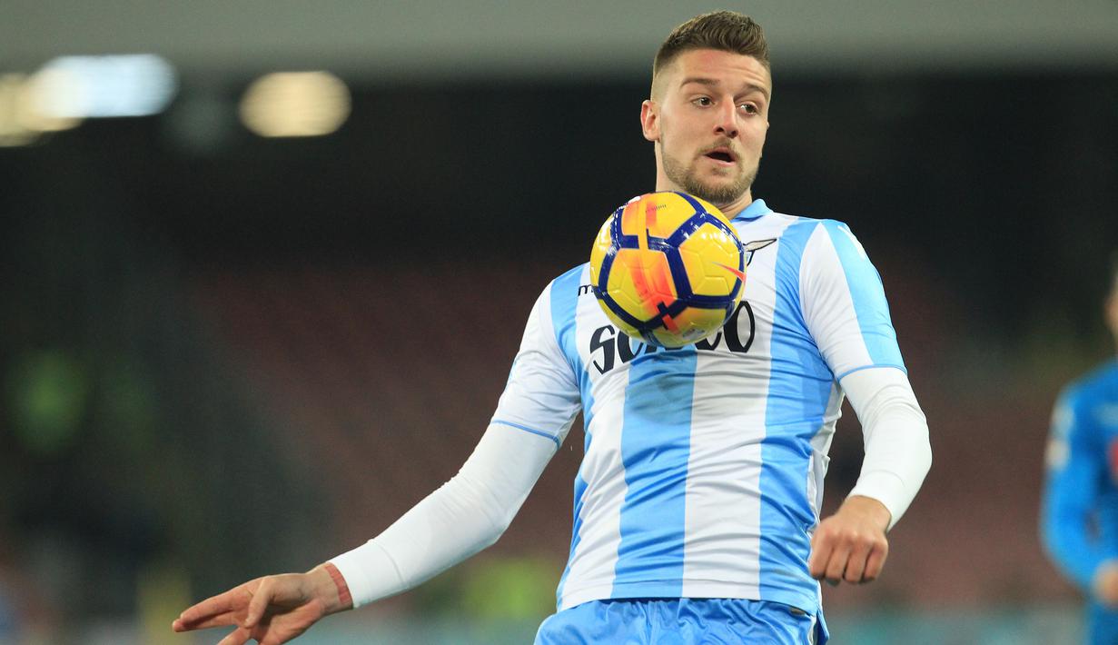 6. Sergej Milinkovic-Savic (Lazio) -  Lazio sendiri mematok harga sekitar 100 juta Euro untuk gelandang ini. Namun rumor yang beredar mengungkapkan bahwa Manchester United bersedia membayar 75 juta euro untuk Sergej Milinkovic-Savic. (Photo by Marco Bertorello / AFP)