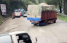 VIDEO: Detik-Detik Truk Bermuatan Beras Terguling di Tikungan Panorama 1 Sitinjau Lauik