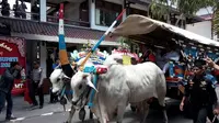 Suharsono dan Abdul Halim justru lebih memilih dikawal 11 bajingan untuk sampai ke rumah dinasnya.