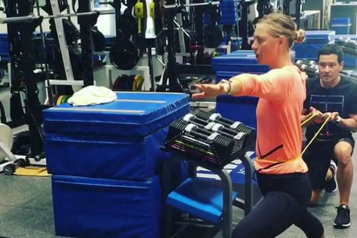 Maria Sharapova kembali menata kebugarannya jelang kembali ke lapangan tenis