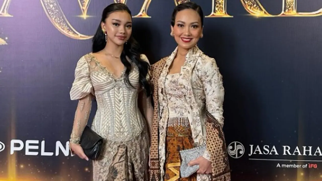 Potret Detail Kebaya Nola B3 dan Naura Ayu