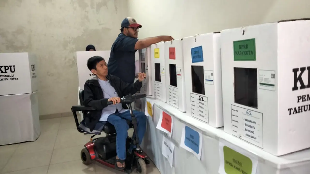Penyandang Disabilitas di Bandung Sayangkan Kotak Suara Terlalu Tinggi Saat Pemilu 2024