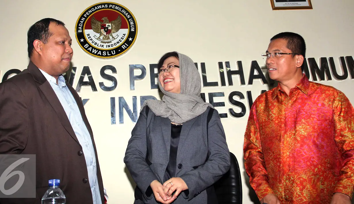 Pimpinan Bawaslu RI Nasrullah, Pengamat Politik LIPI Siti Zuhro & Ketua DPP PAN, Yandri Susanto saat Diskusi di Jakarta, Jumat (7/8/2015). Diskusi membahas Calon Tunggal Kepala Daerah dan Komitmen Parpol Siapkan Pemimpin Lokal.(Liputan6.com/Helmi Afandi) 
