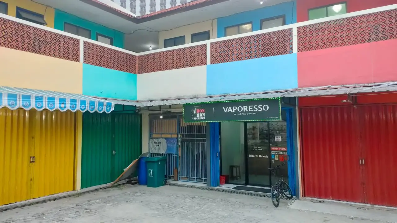 Mahasiswa Universitas Indonesia, Muhammad Naufal Zidan alias MNZ (19), tewas dibunuh seniornya di kamar kosnya. Kos korban berada di wilayah Kukusan, Beji, Kota Depok. (Liputan6.com/Dicky Agung Prihanto)