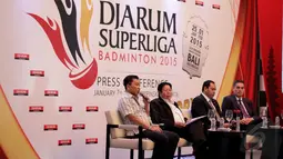 Direktur Superliga   Achmad Budiharto, Djarum   Foundation Yan Hariyadi,   Sekjen PBSI Anton Subowo,   Presiden Badminton World   Federation (BWF) Paul Erik   Hoyer saat konferensi pers di Jakarta, Rabu (7/1/2015). (Liputan6.com/Faizal Fanani)