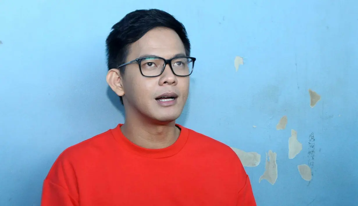 "Ayu aku nggak kenal. Aku tau, tapi aku nggak kenal. Aku juga ketemu dalam event atau suatu momen atau project yang bareng sama dia tapi aku nggak kenal beliau seperti apa," ujar Andi Arsyil, Selasa (7/11/2017). (Nurwahyunan/Bintang.com)