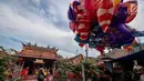 Suasana Vihara Boen Tek Bio pada perayaan Tahun Baru Imlek 2570 di Tangerang, Selasa (5/2). Tahun Baru Imlek 2570 banyak digunakan warga keturunan Tionghoa untuk memanjatkan doa yang baik dan melakukan intropeksi diri. (Liputan6.com/Fery Pradolo)