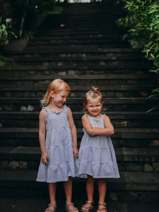 Dari beberapa foto yang diunggah, krluarga Marissa Nasution terlihat sangat harmonis. [Instagram/marissaln]