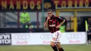 Namanya kembali mencuat saat dirinya pindah ke AC Milan. Namun kali ini mencuat karena berat badannya yang bertambah mencapai 95 kg dan sempat dipermasalahkan oleh Adriano Galliani. (AFP/Giuseppe Cacace)