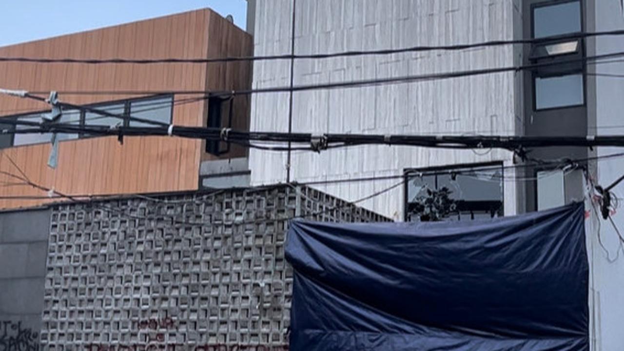 Rumah Ahmad Sahroni usai diamuk massa
