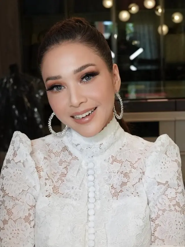 Koleksi Anting Maia Estianty