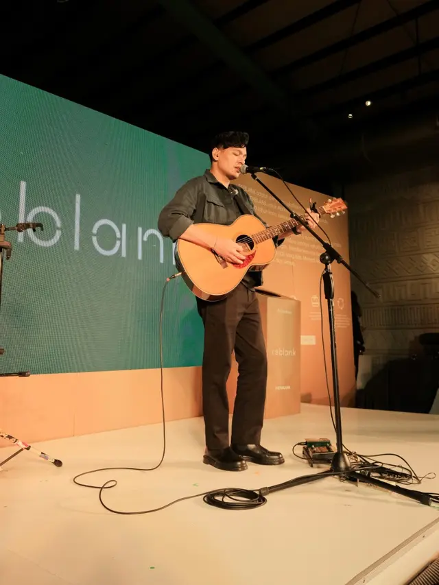 Suasana konferensi pers Anniversary 10th Thenblank di Jakarta, 20 Oktober 2022 yang dihadiri Rendy Pandugo dan Isyana Sarasvati. (Foto: Dok. Thenblank)