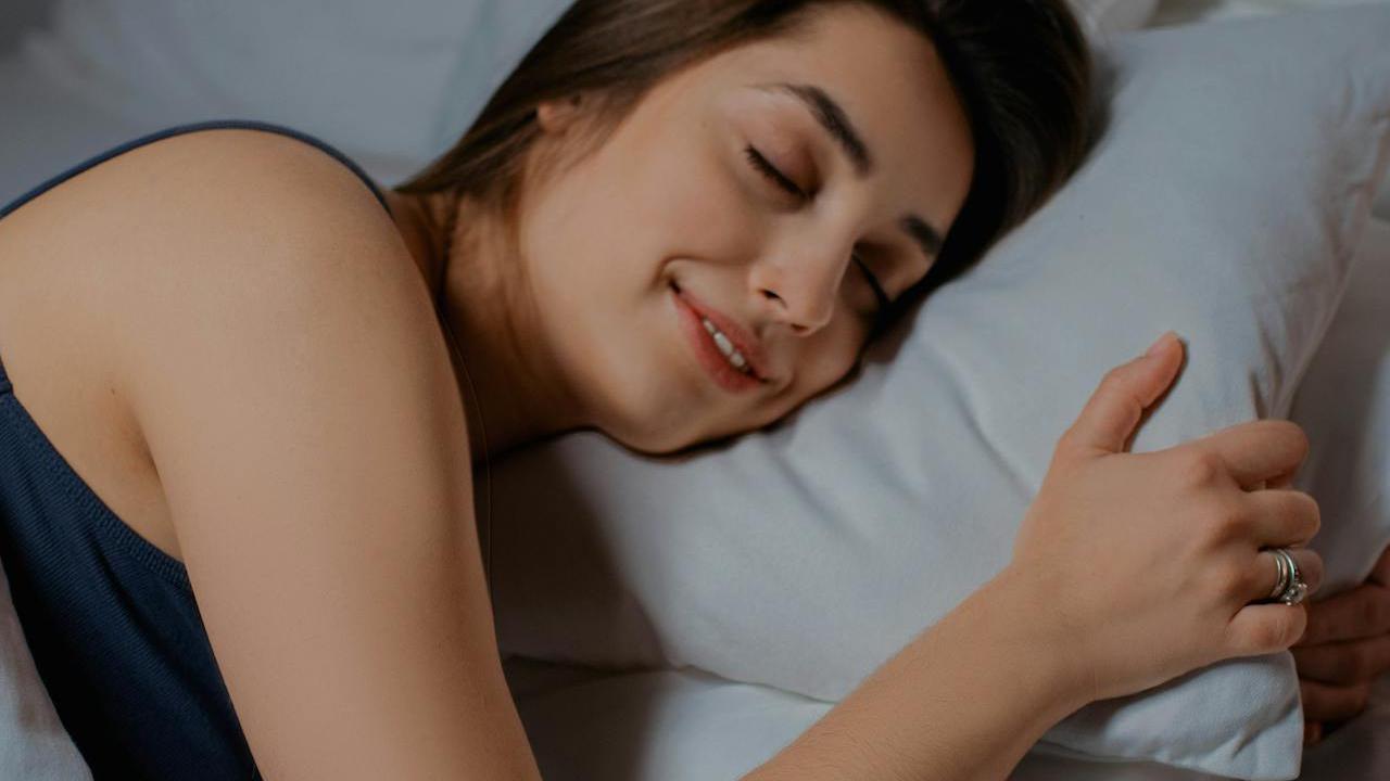 Ilustrasi Tidur Miring