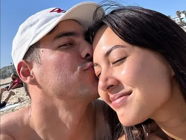 Usai go publik, Aurelie Moeremans dan Tyler tak segan memamerkan kebersamaan yang romantis. Aurelie dan Tyler menciptakan memori bahagia bersama. (Liputan6.com/IG/@drtylerbigenho)