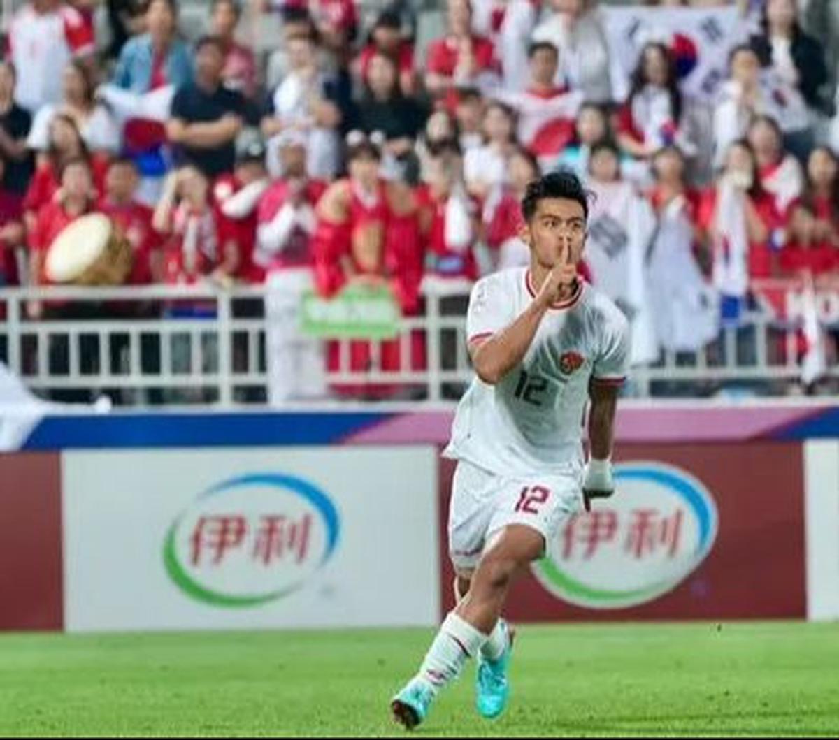 Timnas Indonesia U-23 tampil memukau saat bertanding melawan Korea Selatan U-23 dalam babak perempat final Piala Asia AFC U-23 2024. Bermain di Abdullah bin Khalifa Stadium, Doha, Qatar, Kamis (25/4/2024), Pratama Arhan dkk sukses menundukkan Korea Selata