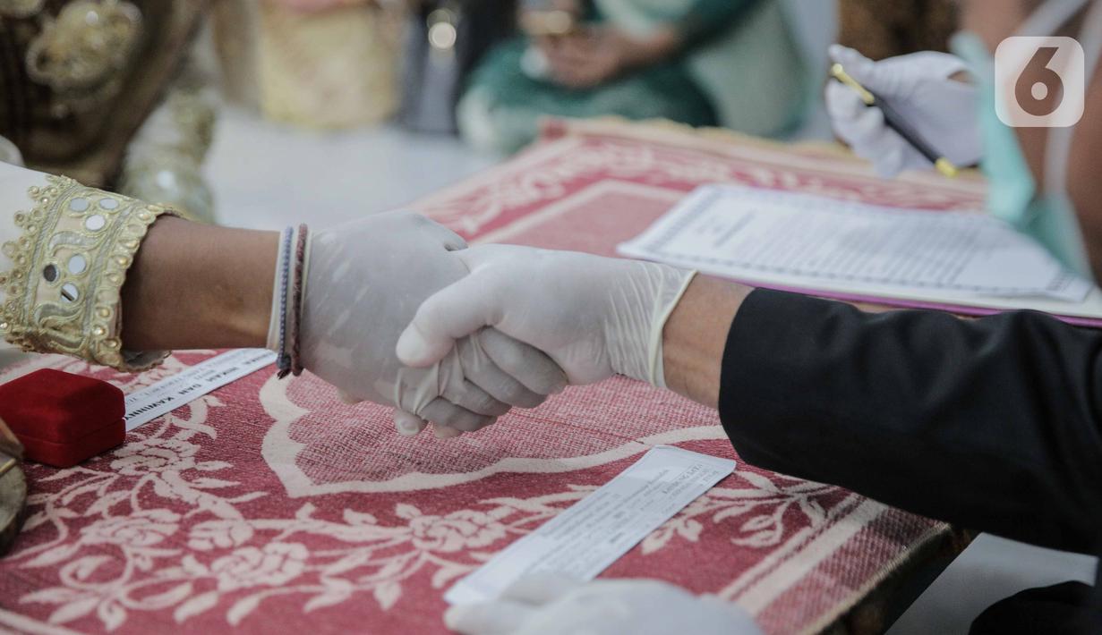 Foto Dibayangi Pandemi Corona Pasangan Ini Tetap Langsungkan Pernikahan News Liputan6 Com