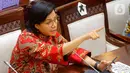 Menteri Keuangan Sri Mulyani Indrawati mengikuti rapat kerja dengan Komisi XI DPR di Kompleks Parlemen, Senayan, Jakarta, Rabu (19/1/2022). Rapat kerja tersebut terkait evaluasi APBN tahun 2021 dan Pemulihan Ekonomi Nasional (PEN) 2021 serta rencana PEN 2022. (Liputan6.com/Angga Yuniar)