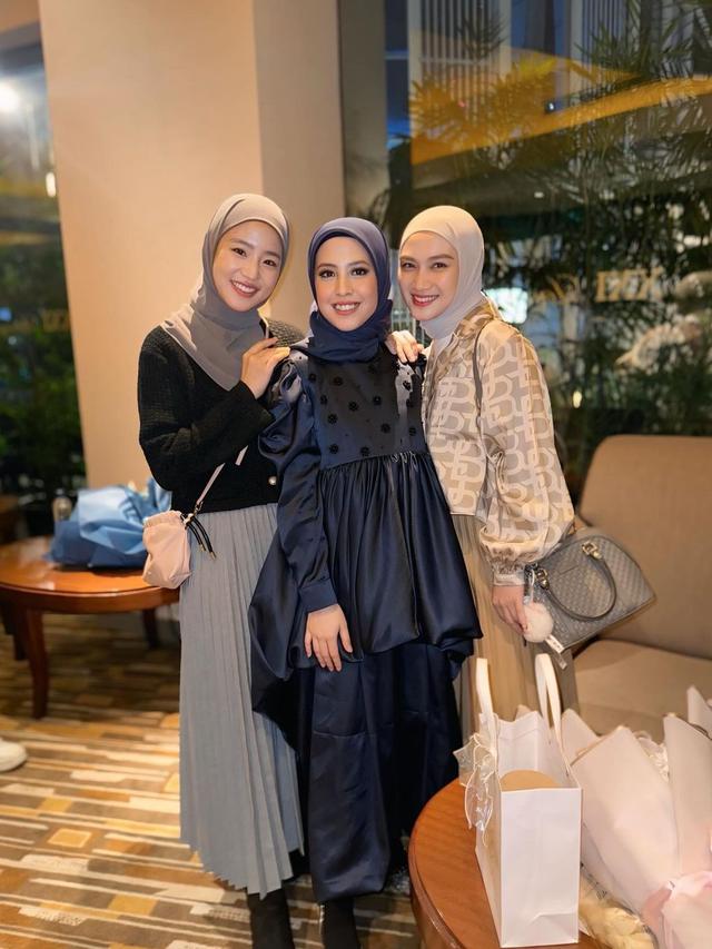 6 Potret Haruka dan Melody Dukung Adhisty Zara di Premiere Film Cinta Dalam Ikhlas