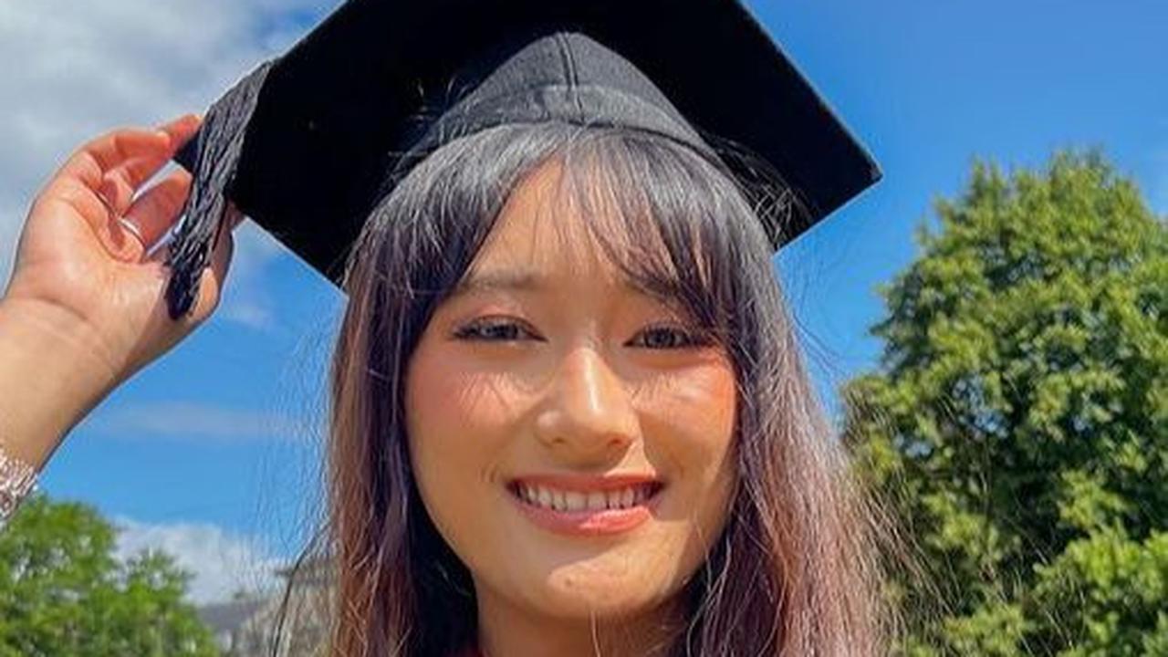 10 Potret Cantik Amanda Caesa Anak Parto Patrio saat Wisuda di Inggris, Penampilannya Curi Perhatian