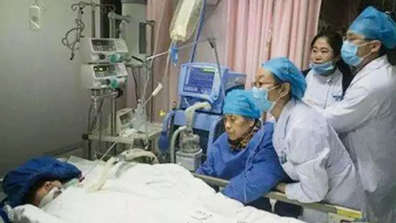 Bekerja 18 Jam Tanpa Henti, Dokter Ini Meninggal di Rumah Sakit